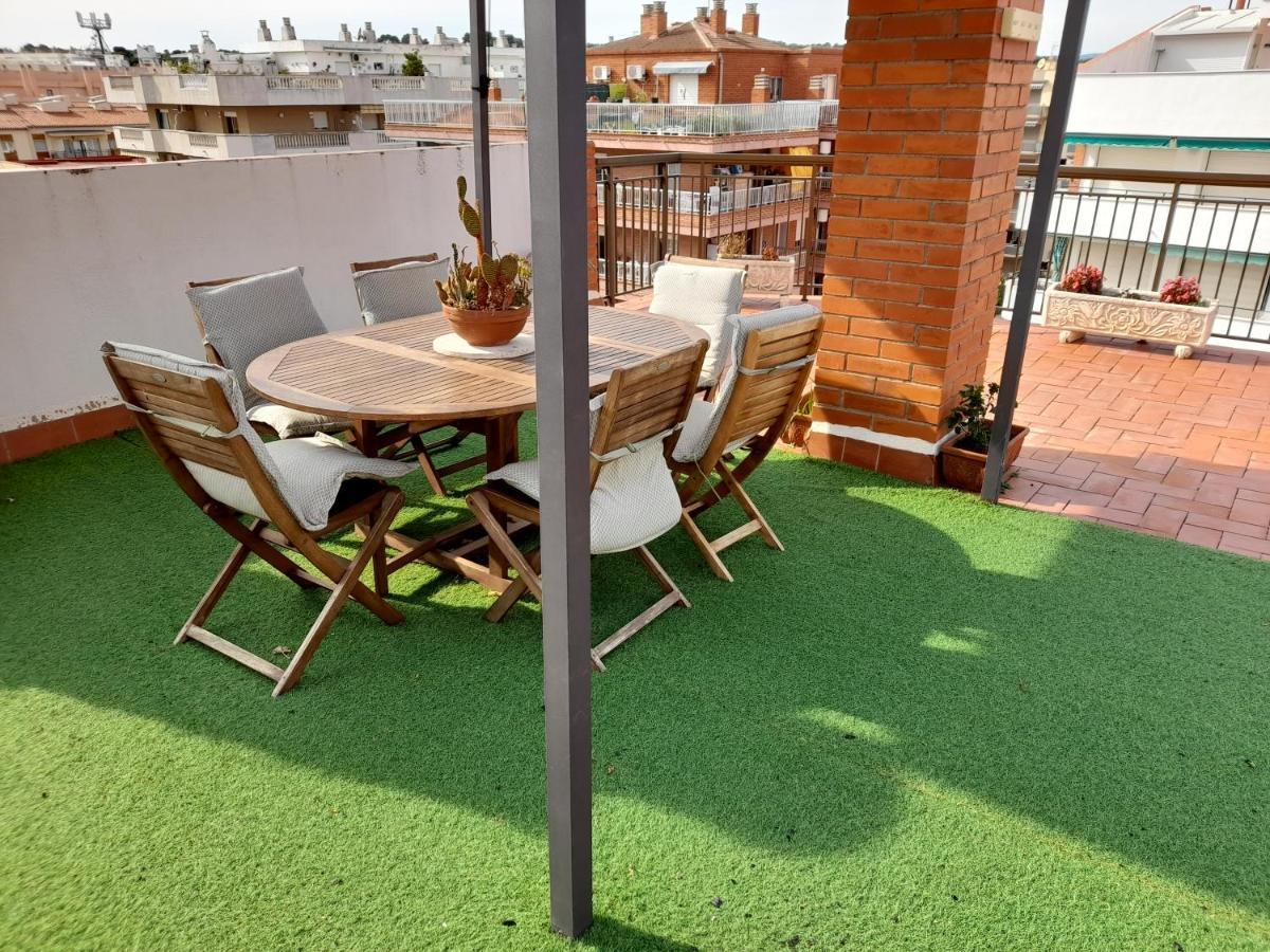 Apartmán Atico Isaac Albeniz La Pineda Exteriér fotografie